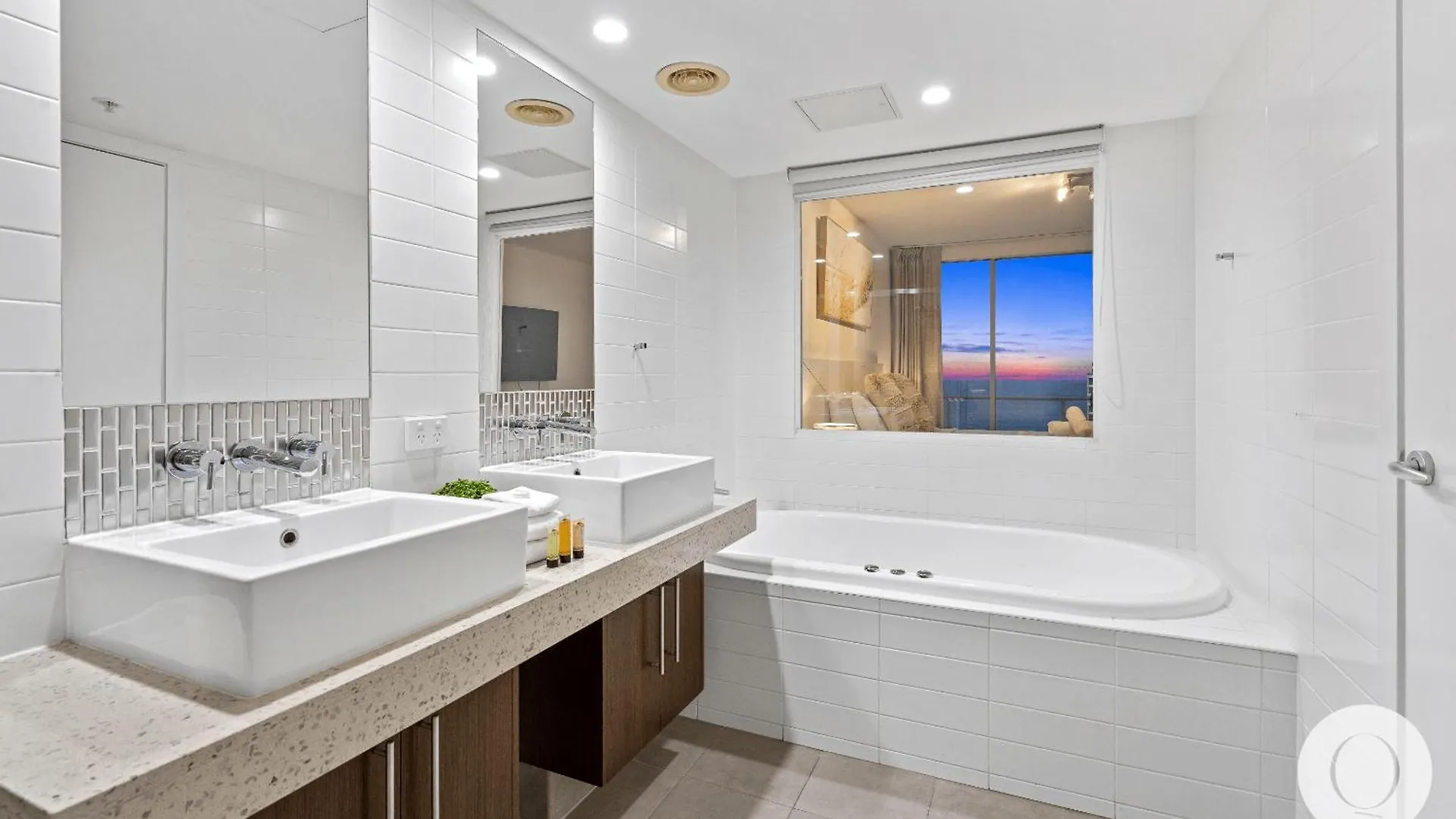 Wings Penthouses - Qstay Gold Coast Apartment